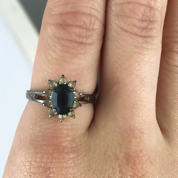 Vintage Art Deco Silver Tone Oval Cut Black Faux Stone Cocktail Ring Size 8 - Picture 1 of 7